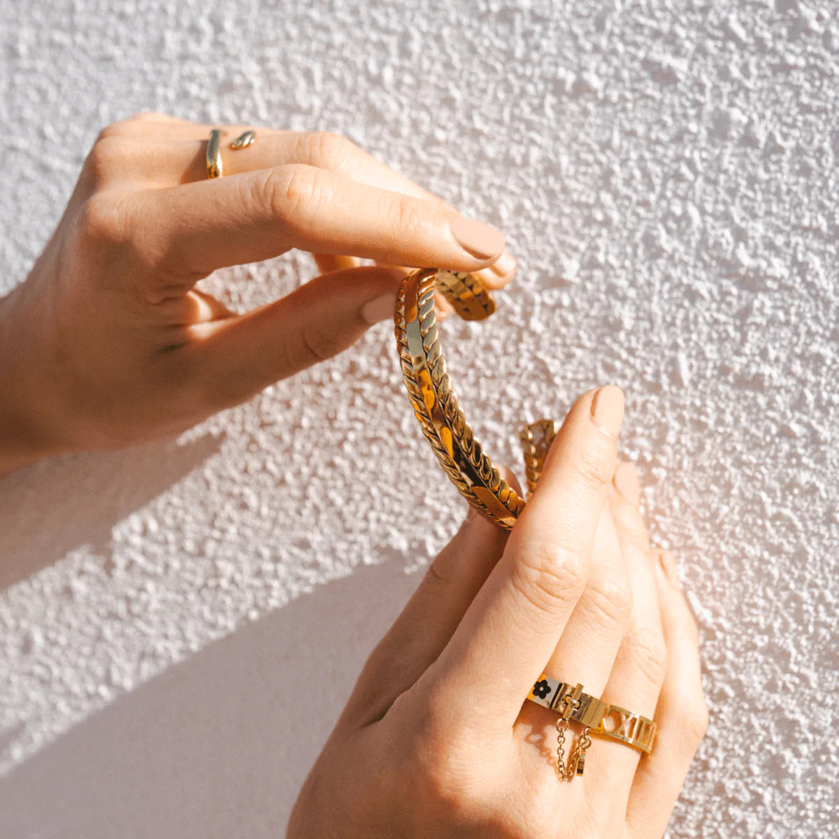 WOVEN LEAF BANGLE - 18K GOLD PLATED